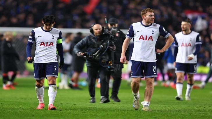 Kulusevski and Son walk off the pitch